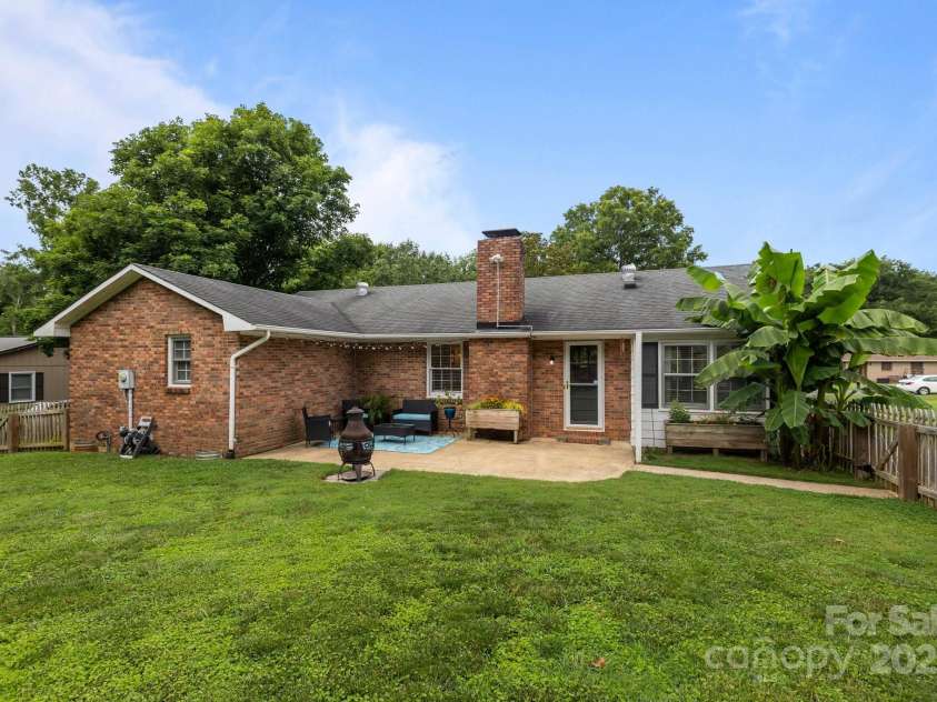 115 Fox Run Drive, Fort Mill, SC 29715.  MLS# CAR4273531, YatesRealty ID 23091. 