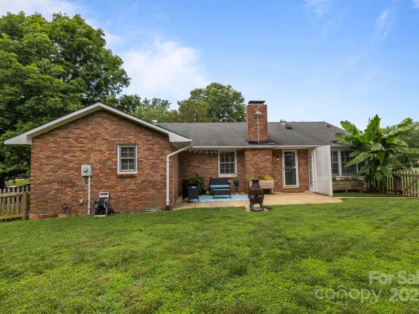 115 Fox Run Drive, Fort Mill, SC 29715.  MLS# CAR4273531, YatesRealty ID 23091. 