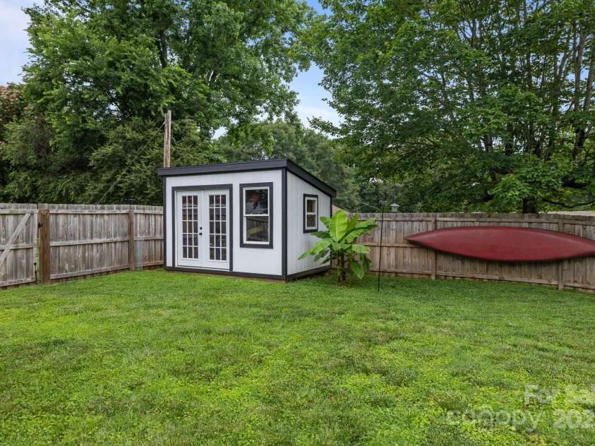 115 Fox Run Drive, Fort Mill, SC 29715.  MLS# CAR4273531, YatesRealty ID 23091. 