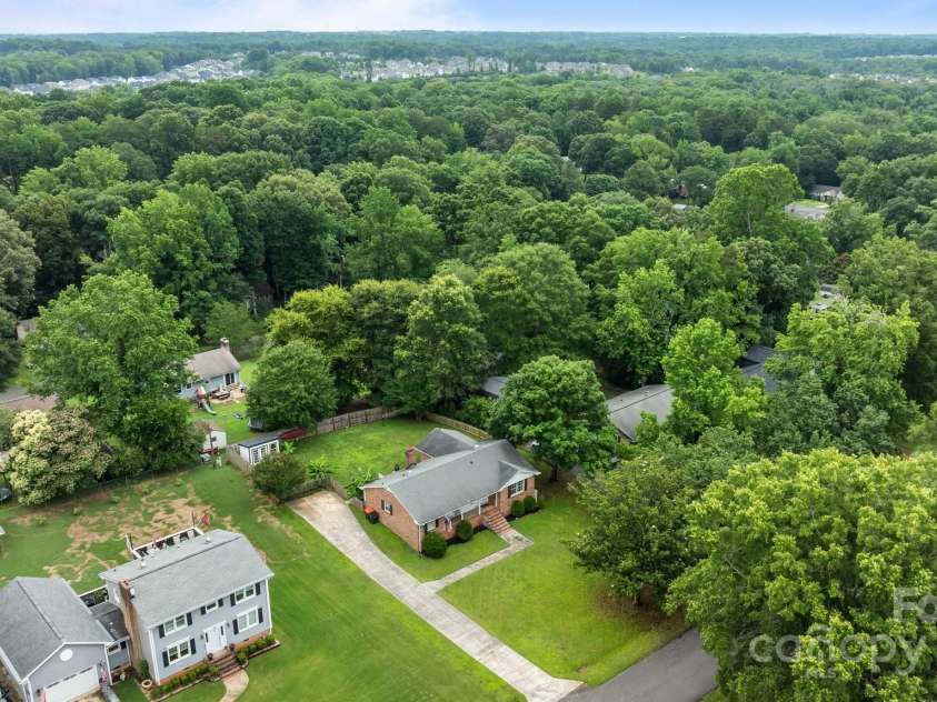 115 Fox Run Drive, Fort Mill, SC 29715.  MLS# CAR4273531, YatesRealty ID 23091. 