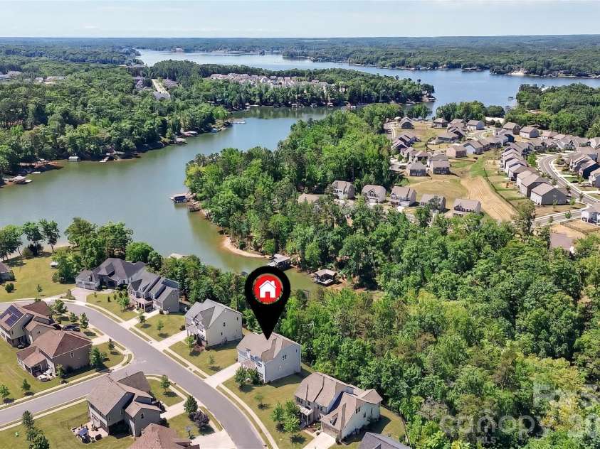 17403 Saranita Lane, Charlotte, NC 28278.  MLS# CAR4380984, YatesRealty ID 23092. 