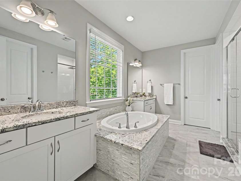 17403 Saranita Lane, Charlotte, NC 28278.  MLS# CAR4380984, YatesRealty ID 23092. 
