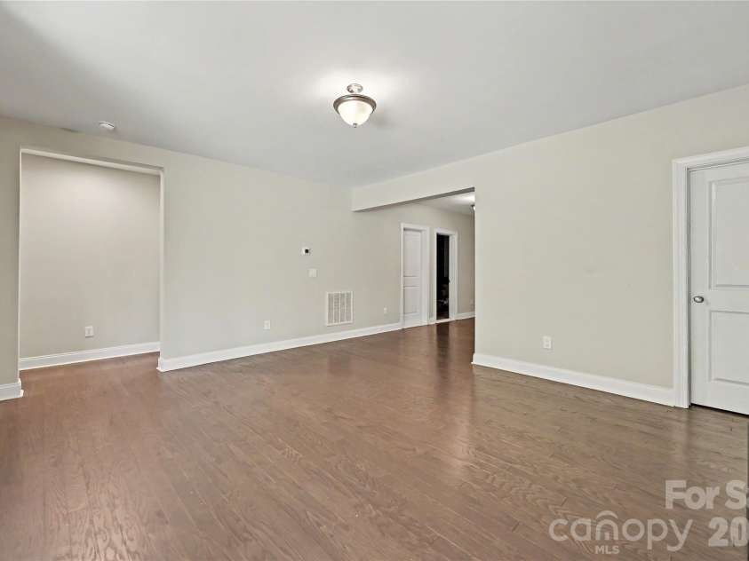 17403 Saranita Lane, Charlotte, NC 28278.  MLS# CAR4380984, YatesRealty ID 23092. 