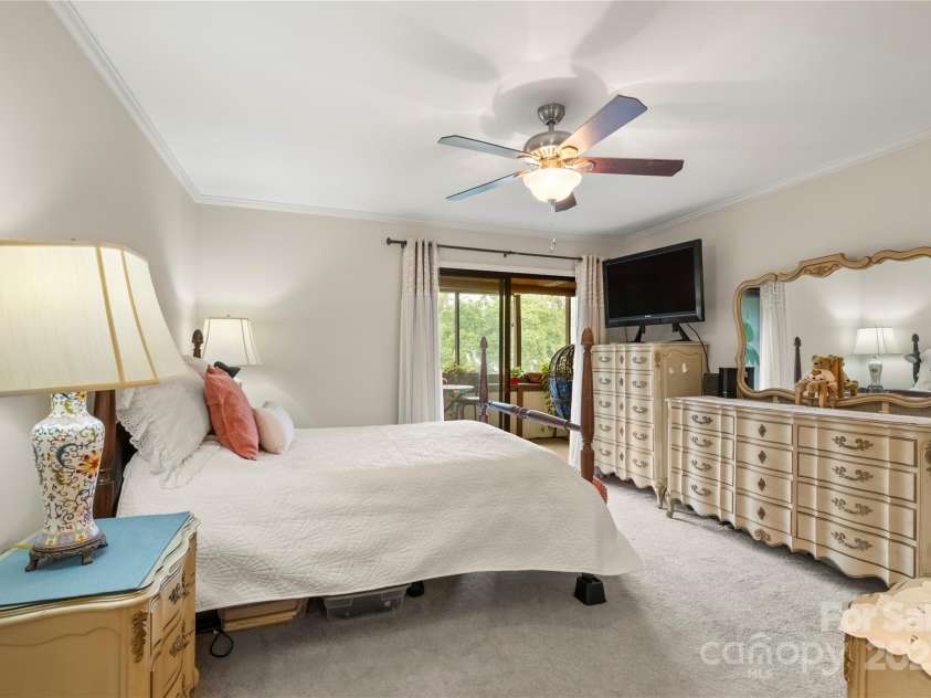 7329 Winery Lane, Charlotte, NC 28227.  MLS# CAR4265924, YatesRealty ID 23093. Slider doors to screened porch.