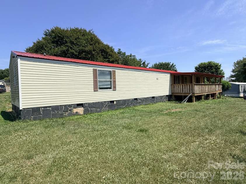 2330 Springdale Drive, Newton, NC 28658.  MLS# CAR4383281, YatesRealty ID 23095. 