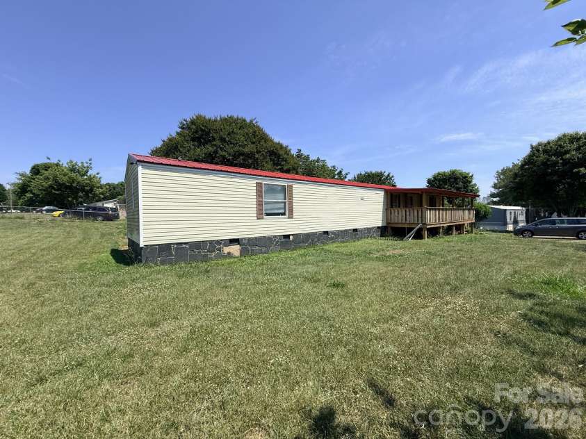 2330 Springdale Drive, Newton, NC 28658.  MLS# CAR4383281, YatesRealty ID 23095. 