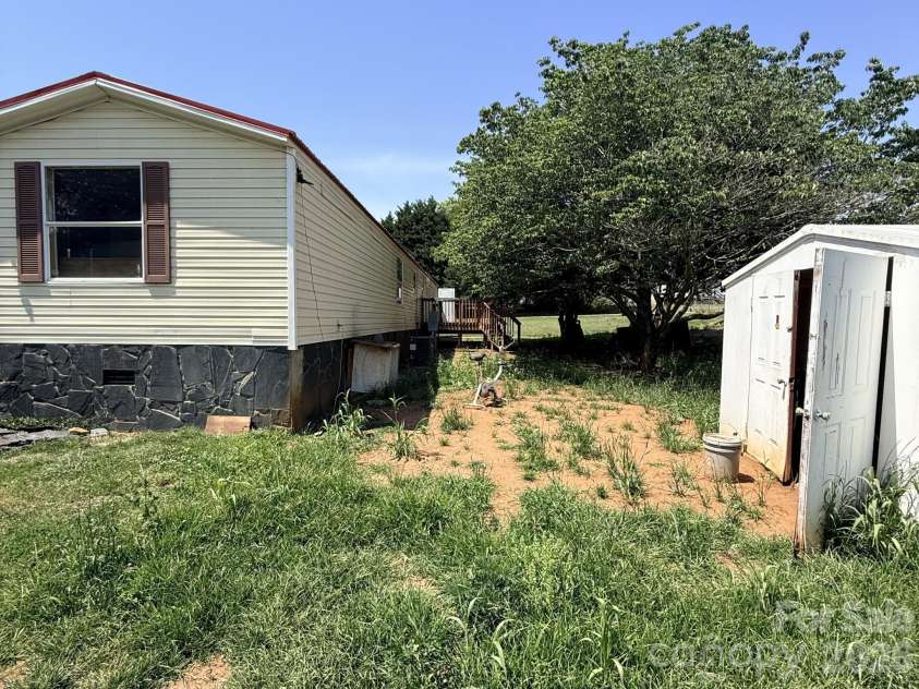 2330 Springdale Drive, Newton, NC 28658.  MLS# CAR4383281, YatesRealty ID 23095. 
