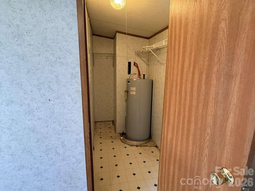 2330 Springdale Drive, Newton, NC 28658.  MLS# CAR4383281, YatesRealty ID 23095. 
