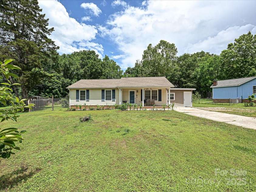 12423 Softwood Court, Charlotte, NC 28273.  MLS# CAR4268538, YatesRealty ID 23097. 