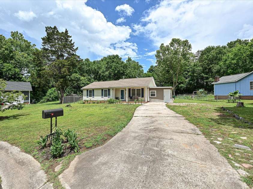 12423 Softwood Court, Charlotte, NC 28273.  MLS# CAR4268538, YatesRealty ID 23097. 