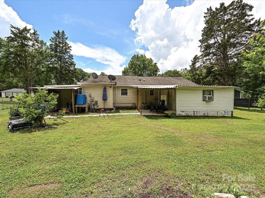12423 Softwood Court, Charlotte, NC 28273.  MLS# CAR4268538, YatesRealty ID 23097. 
