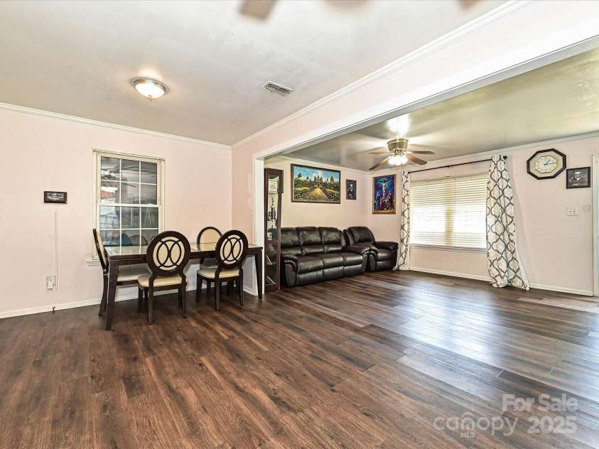 12423 Softwood Court, Charlotte, NC 28273.  MLS# CAR4268538, YatesRealty ID 23097. Dining Area
