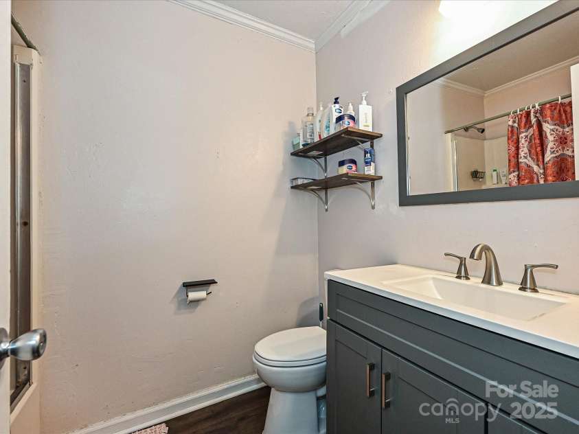 12423 Softwood Court, Charlotte, NC 28273.  MLS# CAR4268538, YatesRealty ID 23097. Full Bath