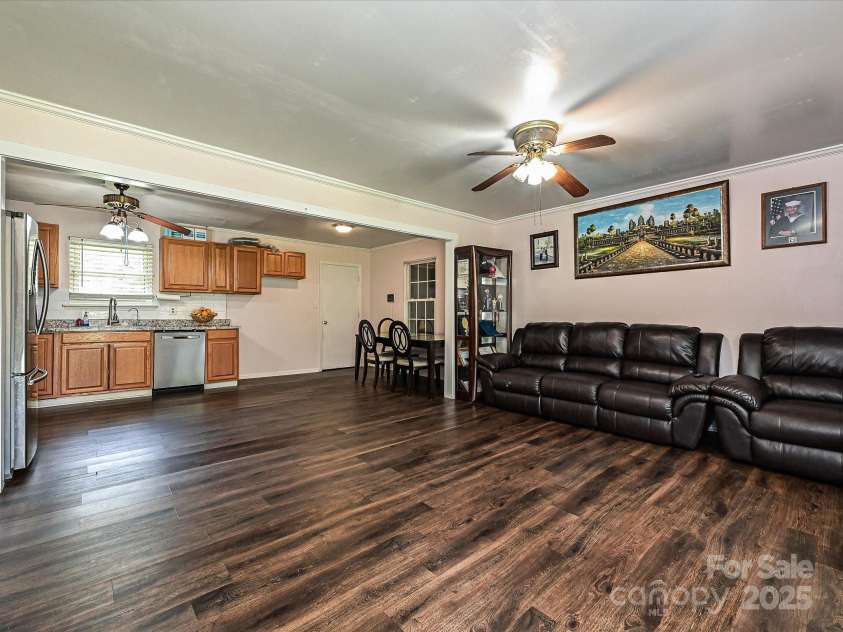 12423 Softwood Court, Charlotte, NC 28273.  MLS# CAR4268538, YatesRealty ID 23097. Great Room
