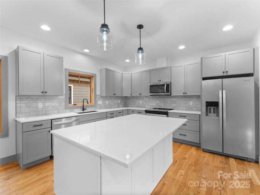 314 Gallimore Road, Brevard, NC 28712.  MLS# CAR4262876, YatesRealty ID 23098. 