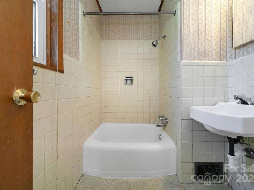 1757 Rosman Highway, Brevard, NC 28712.  MLS# CAR4234818, YatesRealty ID 2310. Primary Bathroom