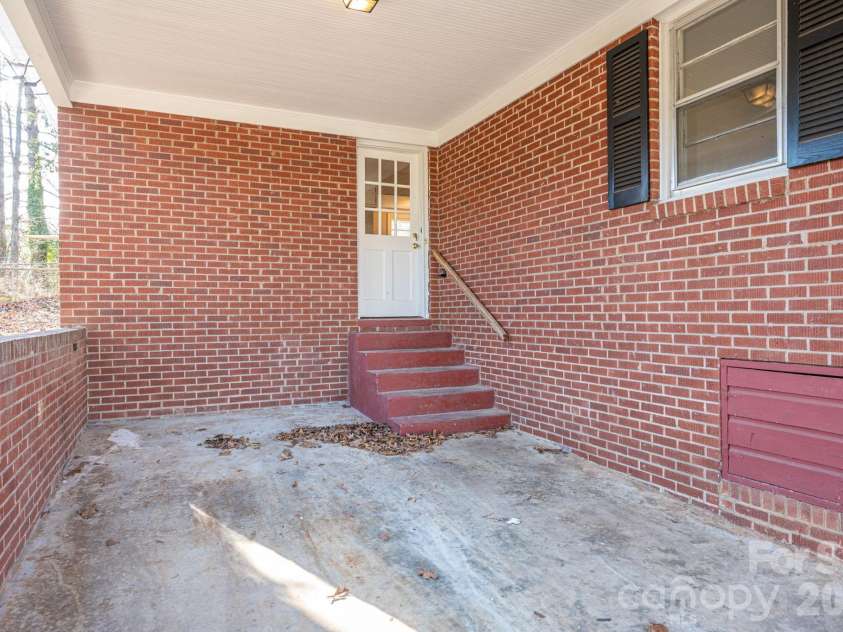 828 Main Street, Shelby, NC 28150.  MLS# CAR4335680, YatesRealty ID 2310. 