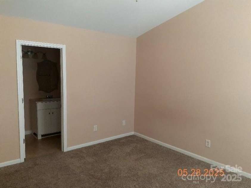 13441 Calloway Glen Drive, Charlotte, NC 28273.  MLS# CAR4265058, YatesRealty ID 23100. 