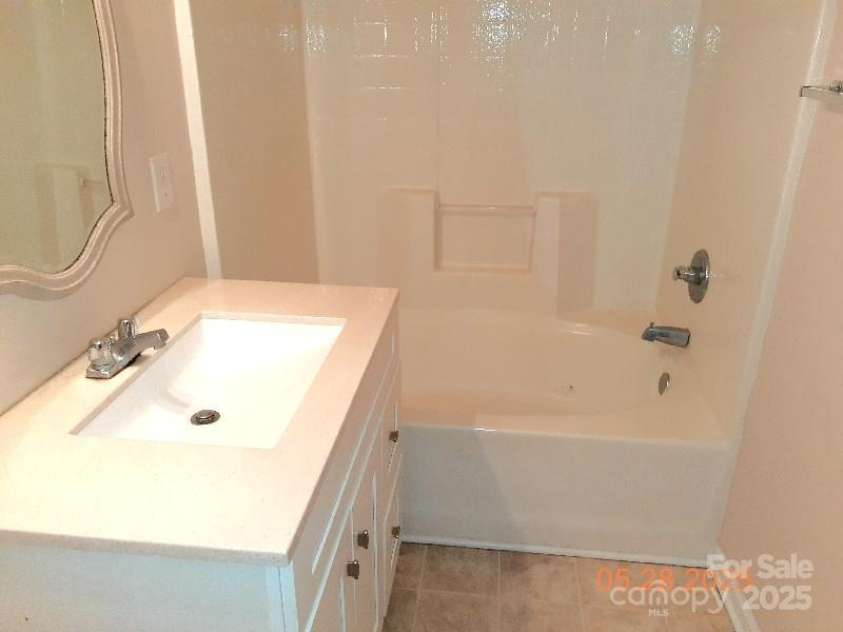 13441 Calloway Glen Drive, Charlotte, NC 28273.  MLS# CAR4265058, YatesRealty ID 23100. 