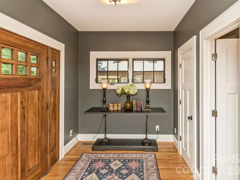 111 Montford Avenue, Asheville, NC 28801.  MLS# CAR4381201, YatesRealty ID 23101. 