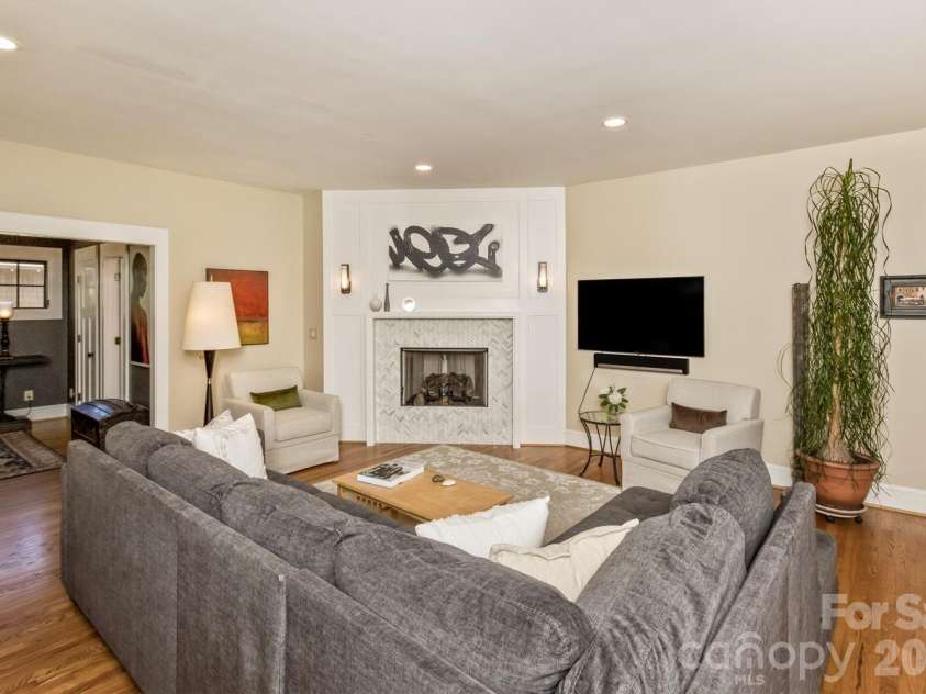 111 Montford Avenue, Asheville, NC 28801.  MLS# CAR4381201, YatesRealty ID 23101. 