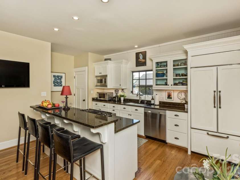 111 Montford Avenue, Asheville, NC 28801.  MLS# CAR4381201, YatesRealty ID 23101. 