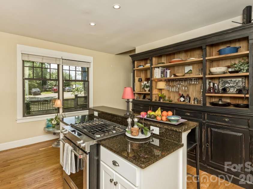 111 Montford Avenue, Asheville, NC 28801.  MLS# CAR4381201, YatesRealty ID 23101. 