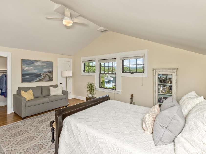 111 Montford Avenue, Asheville, NC 28801.  MLS# CAR4381201, YatesRealty ID 23101. 