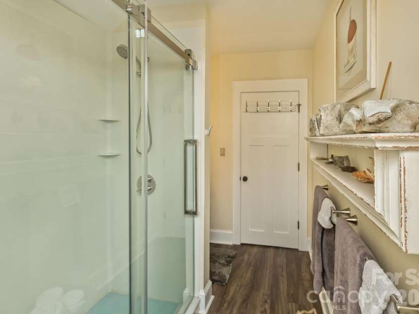 111 Montford Avenue, Asheville, NC 28801.  MLS# CAR4381201, YatesRealty ID 23101. 
