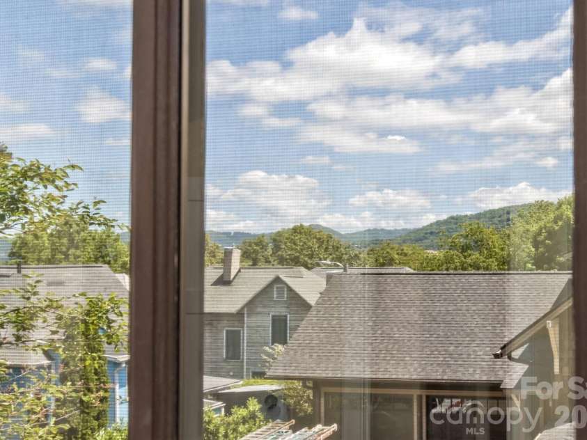 111 Montford Avenue, Asheville, NC 28801.  MLS# CAR4381201, YatesRealty ID 23101. 
