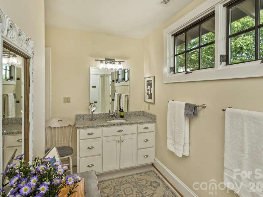 111 Montford Avenue, Asheville, NC 28801.  MLS# CAR4381201, YatesRealty ID 23101. 