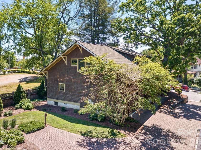 111 Montford Avenue, Asheville, NC 28801.  MLS# CAR4381201, YatesRealty ID 23101. 