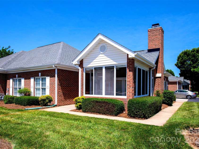 8538 Highland Glen Drive, Charlotte, NC 28269.  MLS# CAR4270032, YatesRealty ID 23101. 
