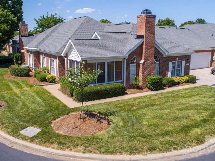 8538 Highland Glen Drive, Charlotte, NC 28269.  MLS# CAR4270032, YatesRealty ID 23101. 