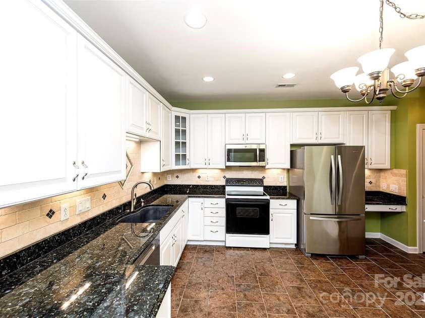 8538 Highland Glen Drive, Charlotte, NC 28269.  MLS# CAR4270032, YatesRealty ID 23101. 