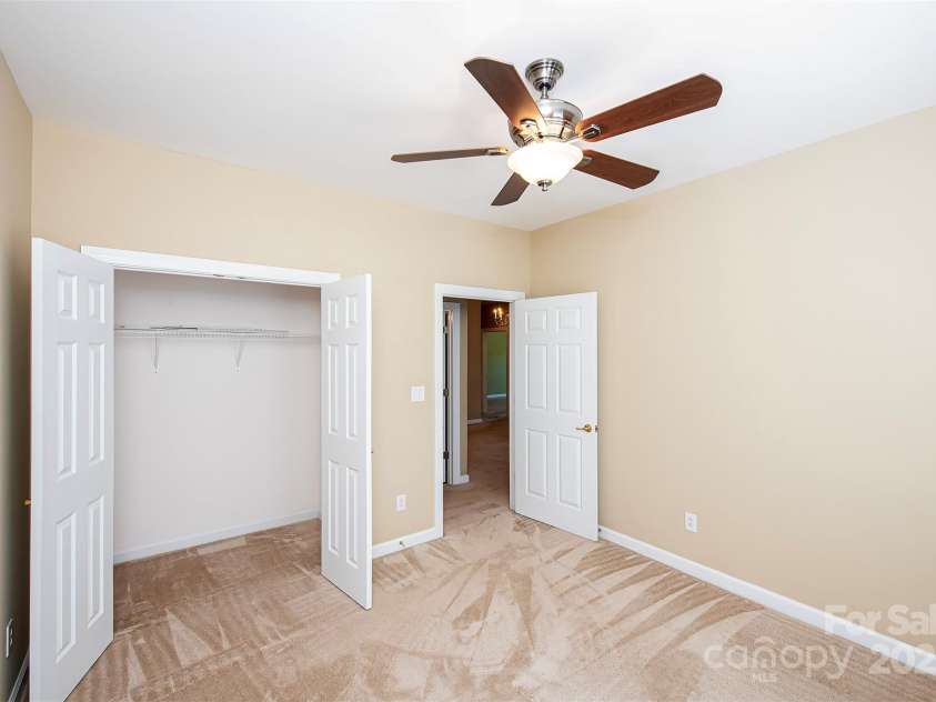 8538 Highland Glen Drive, Charlotte, NC 28269.  MLS# CAR4270032, YatesRealty ID 23101. 