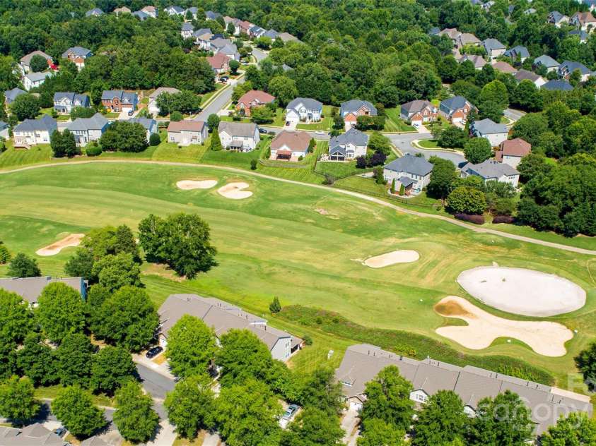 8538 Highland Glen Drive, Charlotte, NC 28269.  MLS# CAR4270032, YatesRealty ID 23101. Beautiful golf course community, contact Highland Creek Country Club for more deatails and info.