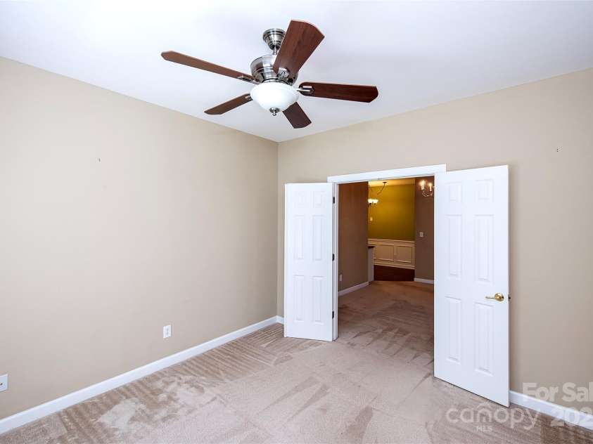 8538 Highland Glen Drive, Charlotte, NC 28269.  MLS# CAR4270032, YatesRealty ID 23101. Office/Bonus