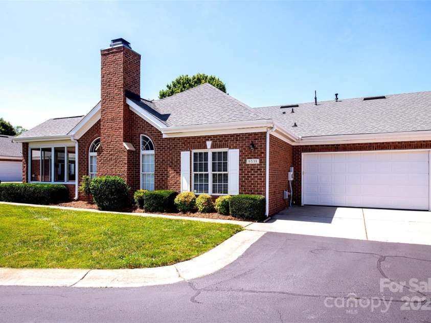8538 Highland Glen Drive, Charlotte, NC 28269.  MLS# CAR4270032, YatesRealty ID 23101. Sideload garage.