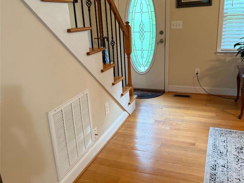 729 Victoria Lane, Hickory, NC 28601.  MLS# CAR4275496, YatesRealty ID 23102. Entrance