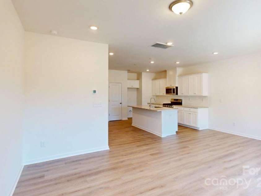 4061 Lawnview Drive, Charlotte, NC 28269.  MLS# CAR4169904, YatesRealty ID 23103. Family room