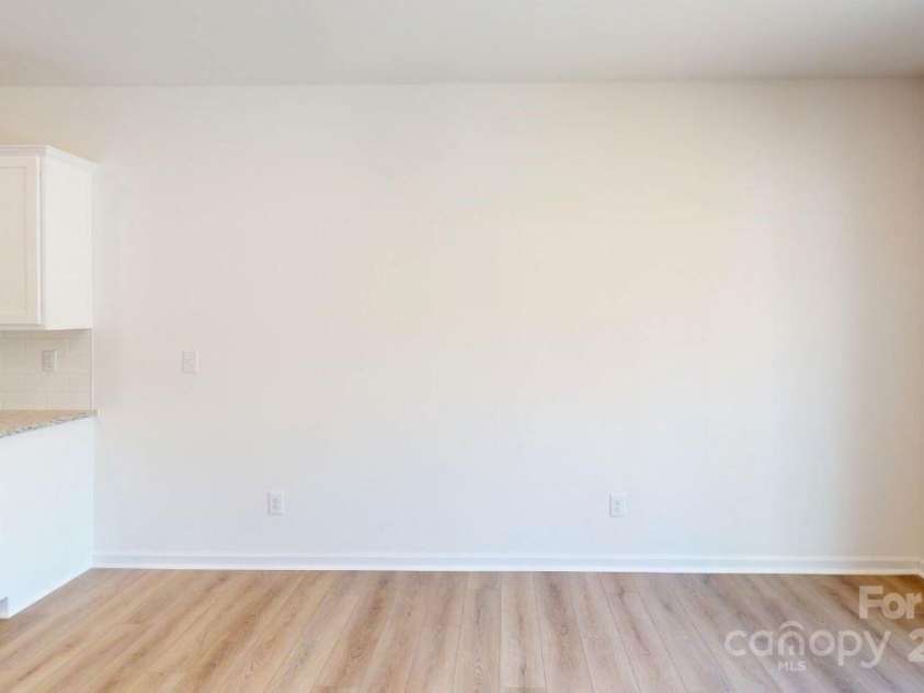 4061 Lawnview Drive, Charlotte, NC 28269.  MLS# CAR4169904, YatesRealty ID 23103. Family room