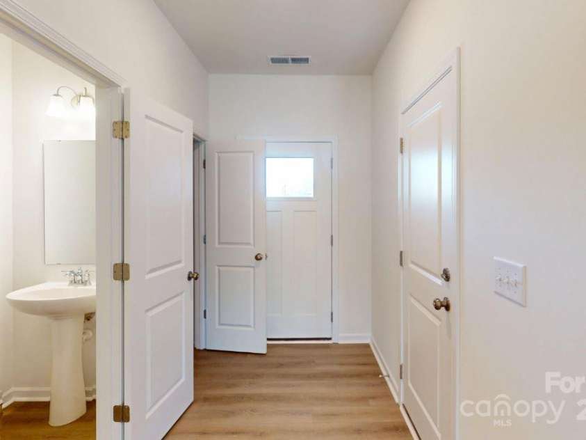 4061 Lawnview Drive, Charlotte, NC 28269.  MLS# CAR4169904, YatesRealty ID 23103. Foyer