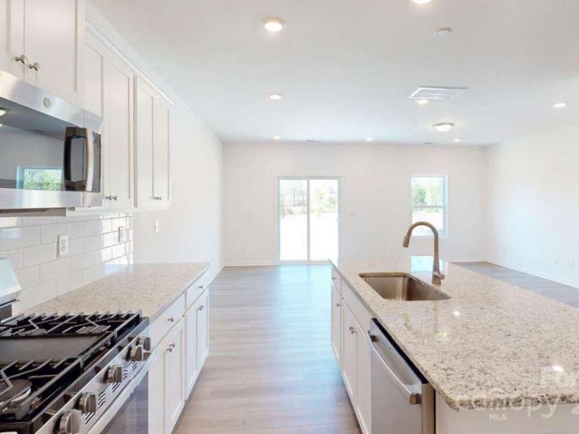 4061 Lawnview Drive, Charlotte, NC 28269.  MLS# CAR4169904, YatesRealty ID 23103. Kitchen