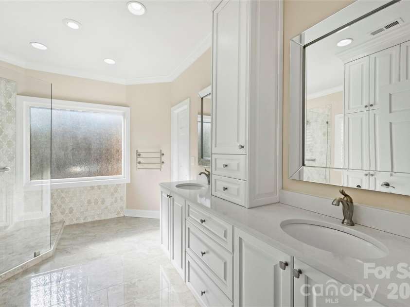 5242 Colony Road, Charlotte, NC 28226.  MLS# CAR4337225, YatesRealty ID 23103. 