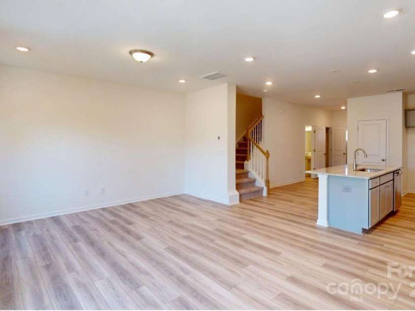 4057 Lawnview Drive, Charlotte, NC 28269.  MLS# CAR4188147, YatesRealty ID 23104. Family room