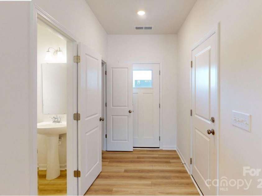 4057 Lawnview Drive, Charlotte, NC 28269.  MLS# CAR4188147, YatesRealty ID 23104. Foyer