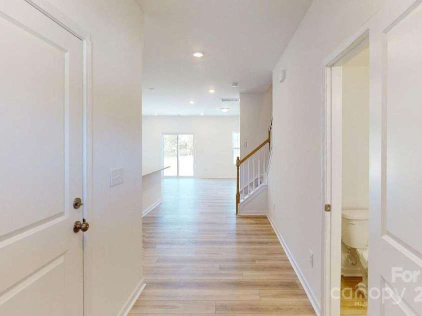 4057 Lawnview Drive, Charlotte, NC 28269.  MLS# CAR4188147, YatesRealty ID 23104. Foyer