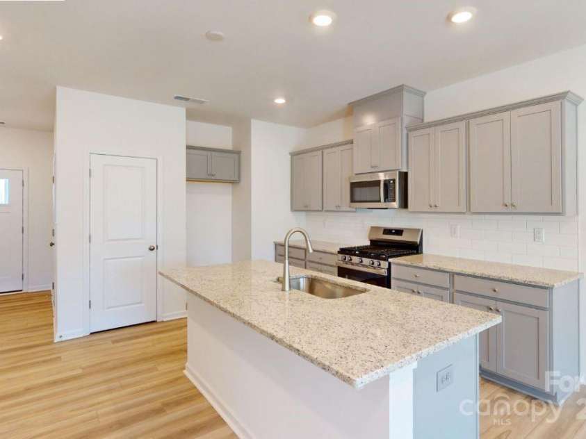 4057 Lawnview Drive, Charlotte, NC 28269.  MLS# CAR4188147, YatesRealty ID 23104. Kitchen
