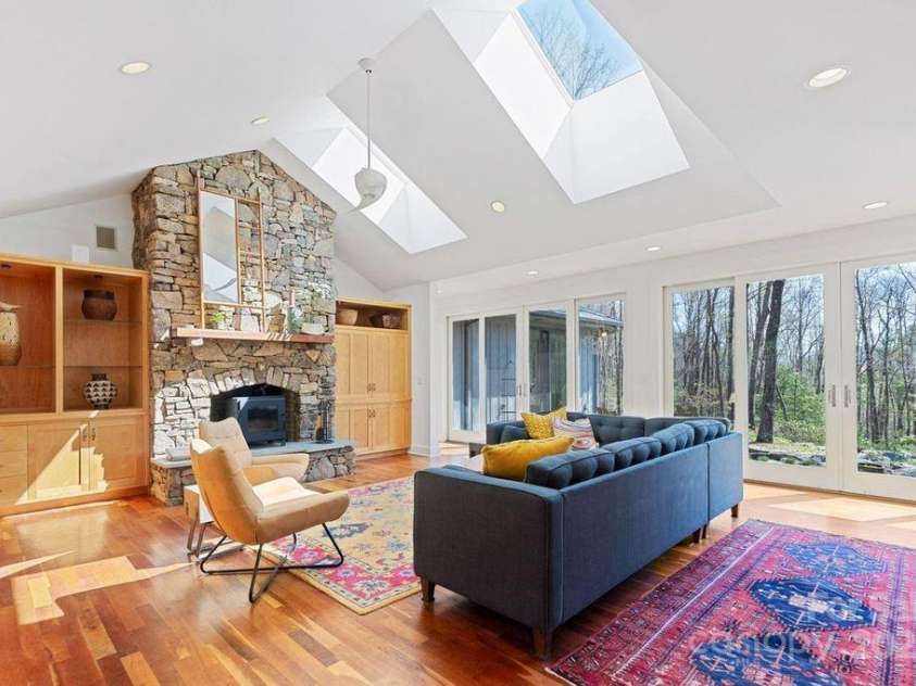 425 Bull Creek Road, Asheville, NC 28805.  MLS# CAR4251410, YatesRealty ID 23105. Living room with soaring ceilings bathed in natural light
